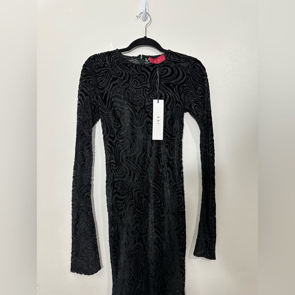 Elegant Black Long Sleeve Dress - Picture 1 of 7